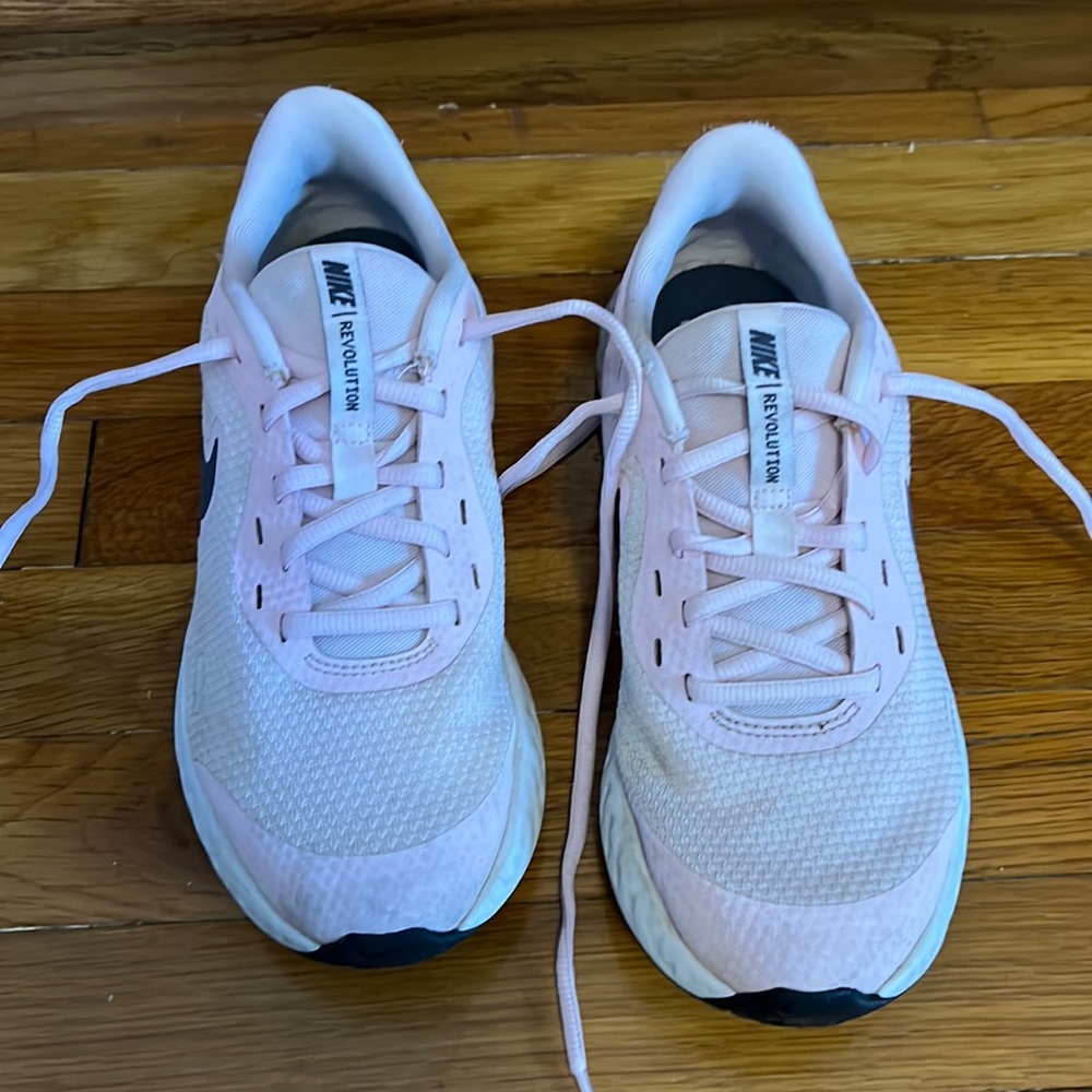 Nike tennis shoes